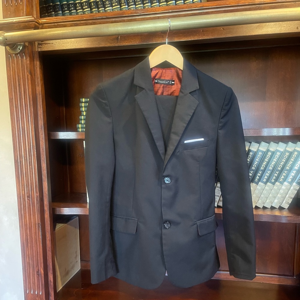 YUAN LU 2 piece suit.  Color Black. Size 14 boys.